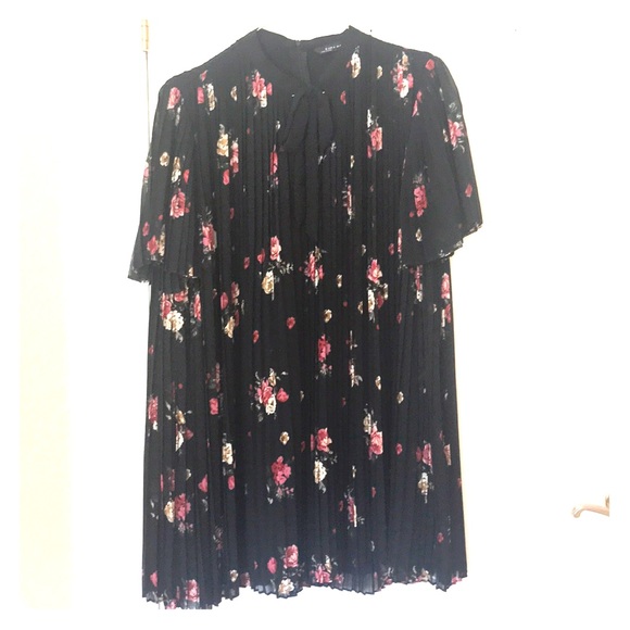 Dress - Picture 2 of 5